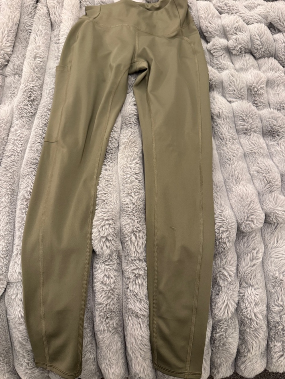 Women’s Columbia olive green leggings with pockets